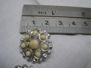 5 Vintage Buttons - Image 5