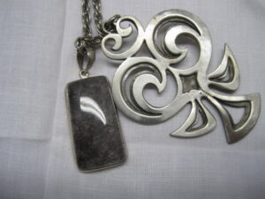 Quartz set in sterling with vintage chain - Image 3