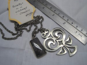 Quartz set in sterling with vintage chain - Image 6