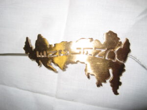 Gold Tone "Map of England" Brooch/Pin - Image 5