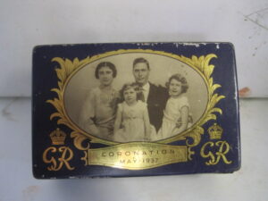 King George - Coronation Tin May 1937 with Royal family