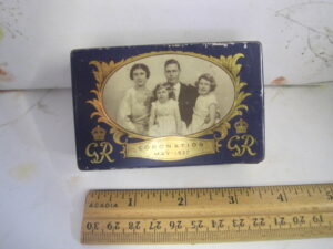 King George - Coronation Tin May 1937 with Royal family - Image 3