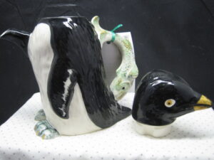 Majolica Penguin Teapot -  Handpainted - Image 4