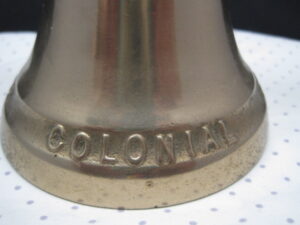 Colonial Company (USA) Brass Bell - Wooden handle 1922-1932 - Image 4