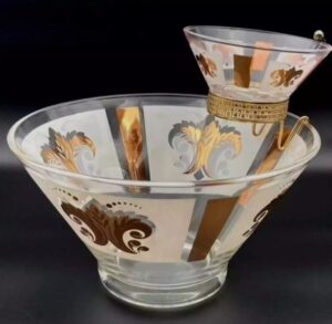 Anchor Hocking Fleur de Lis Chip & Dip Bowl Set