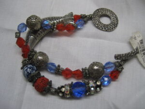 Bespoke Vintage Beaded Fish Beaded Bracelet with Drop Earrings - Image 7