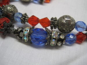 Bespoke Vintage Beaded Fish Beaded Bracelet with Drop Earrings - Image 4