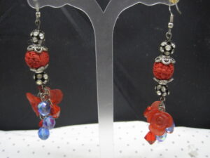 Bespoke Vintage Beaded Fish Beaded Bracelet with Drop Earrings - Image 2