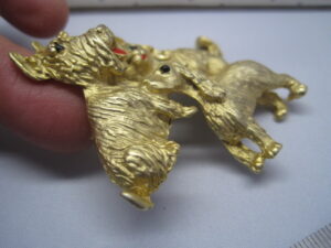 2 Dog + 1 Cat Brooch - Gold tone - Image 4