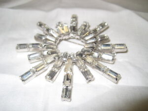 Vintage WEISS Rhinestones Baguette Starburst Brooch - Image 5