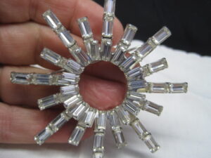 Vintage WEISS Rhinestones Baguette Starburst Brooch - Image 6