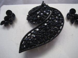 Vintage Black Jet Brooch and Earrings - Image 2