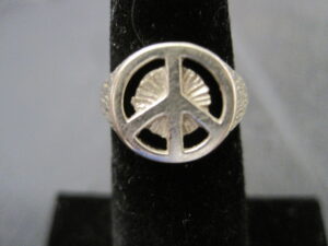 10K White Solid Gold Peace Ring 2.5 grams
